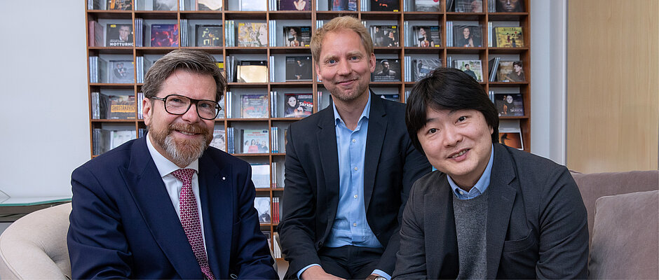 Kazuki Yamada contract signing © DSO / Gary Manhine