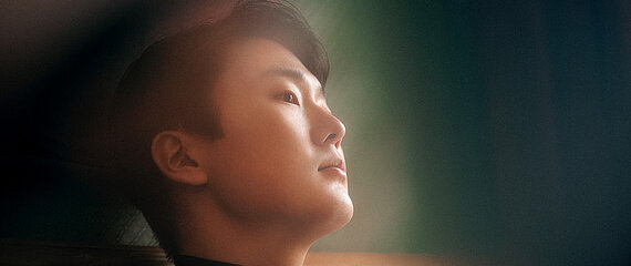 [Translate to Englisch:] Seong-Jin Cho © Christopher Koestlin/ DG